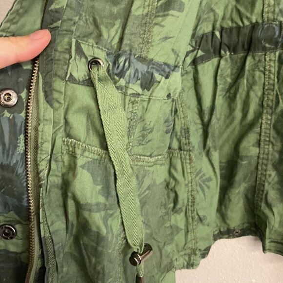 Green utility jacket with tropical print- Size large - Picture 12 of 12